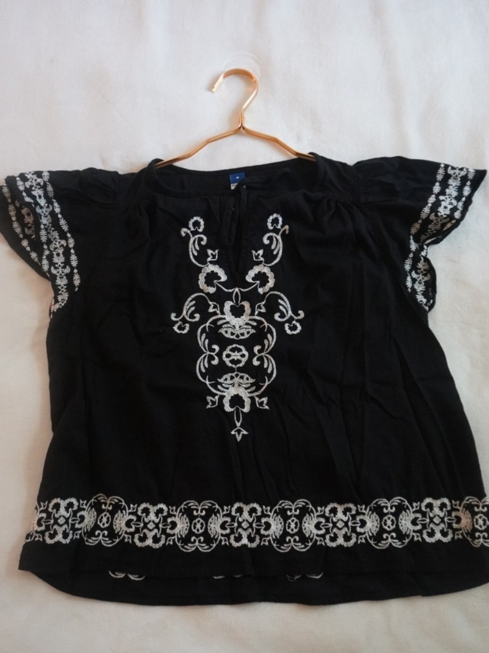 Old Navy Black White Bohemian Embroidered Blouse Flutter Sleeves Size M